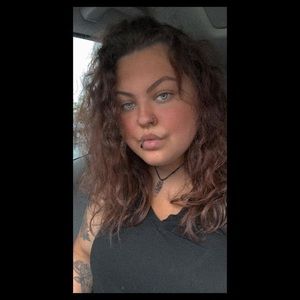 Meet your Posher, Holly